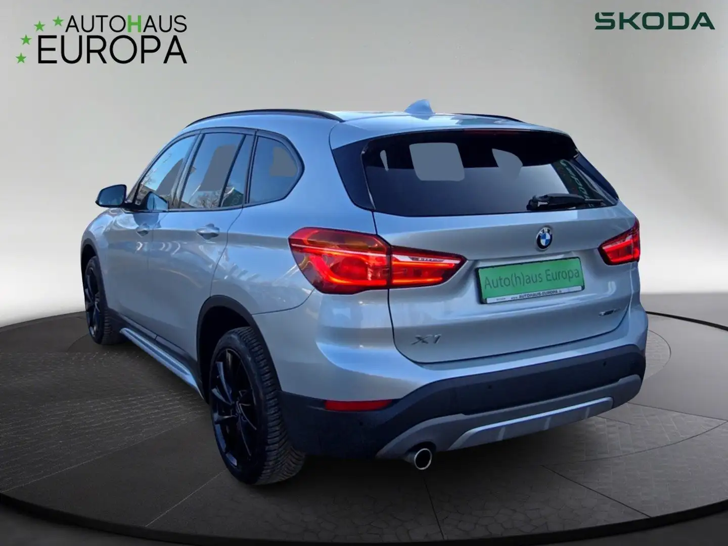 BMW X1 sDrive 18i Sport Line KlimaA Navi PDC KlimaA eKlap Argintiu - 2