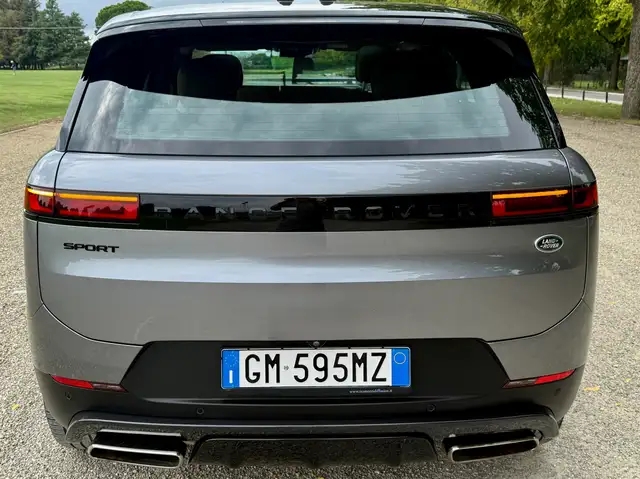 Land Rover Range Rover Sport view 2