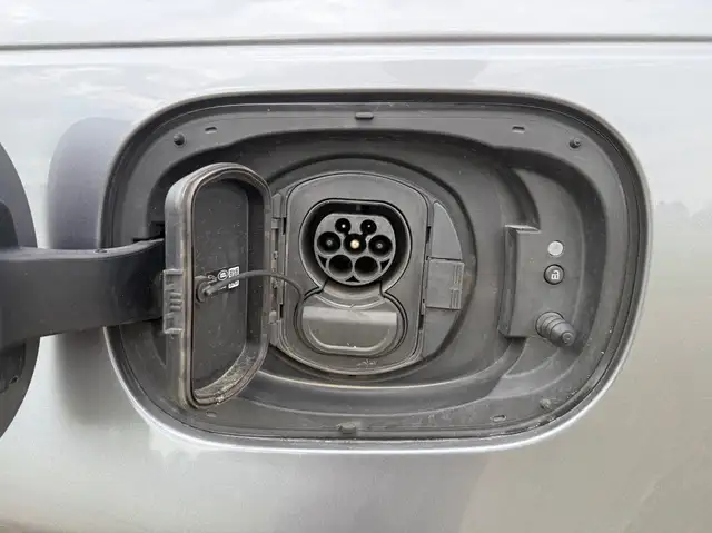 Land Rover Range Rover Sport view 16