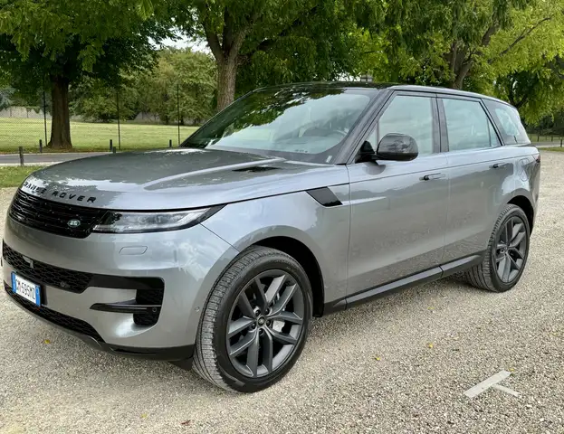 Land Rover Range Rover Sport view 3