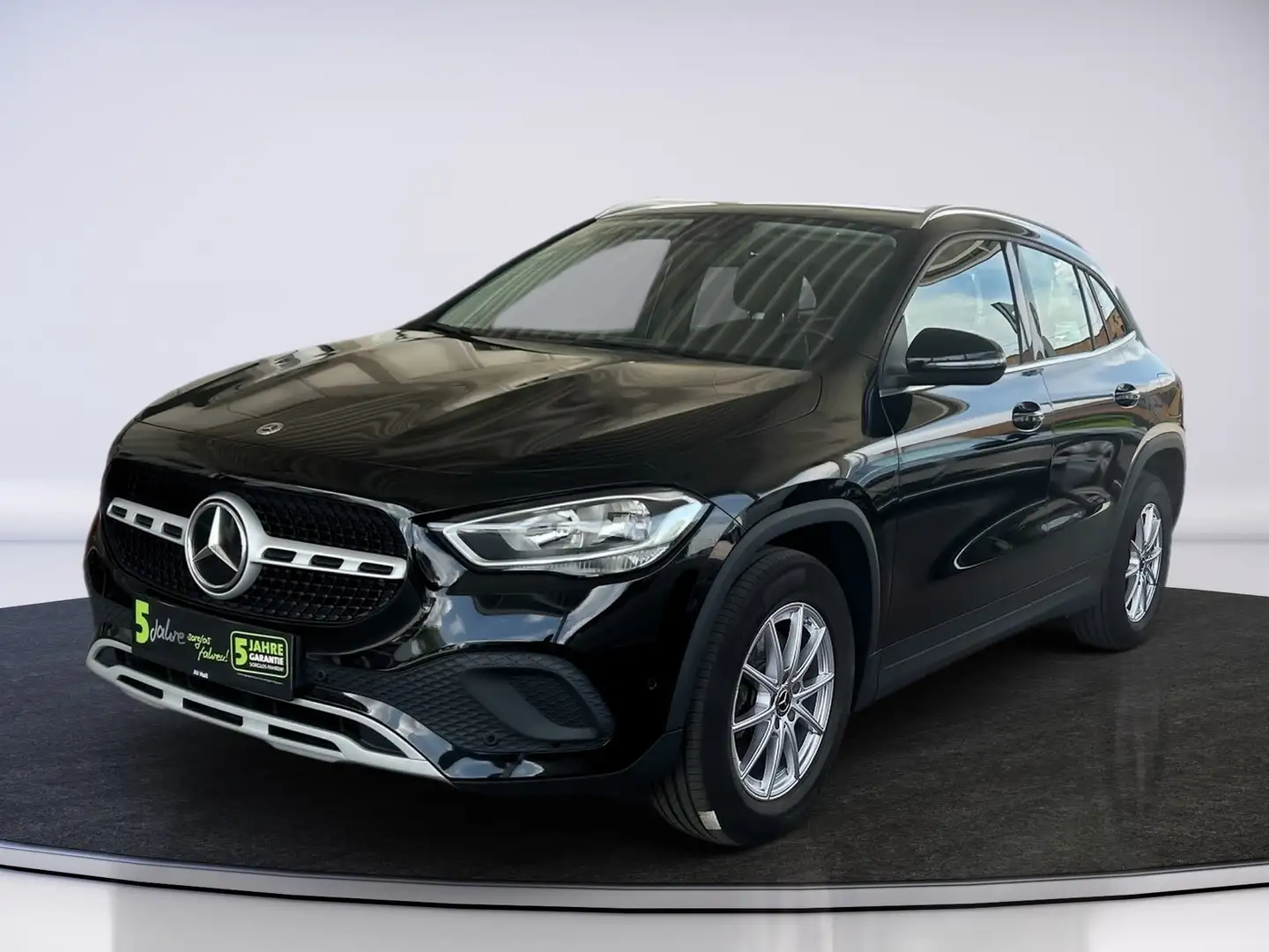 Mercedes-Benz GLA 180 d AHK AUT KlimaA LM Navi PDC ParkAss SHZ Schwarz - 2