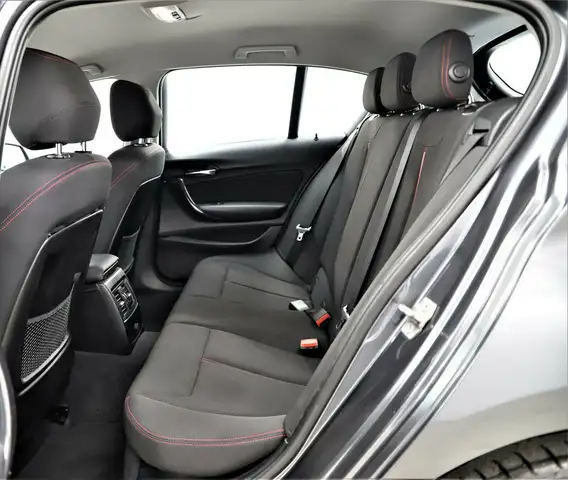 BMW 1 Series view 15