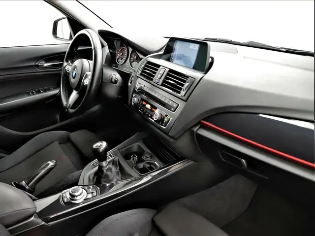 BMW 1 Series view 13