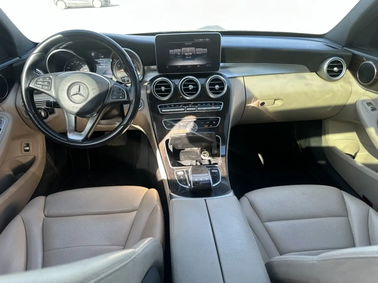 Mercedes-Benz C-Class снимка Mercedes-Benz C-Class