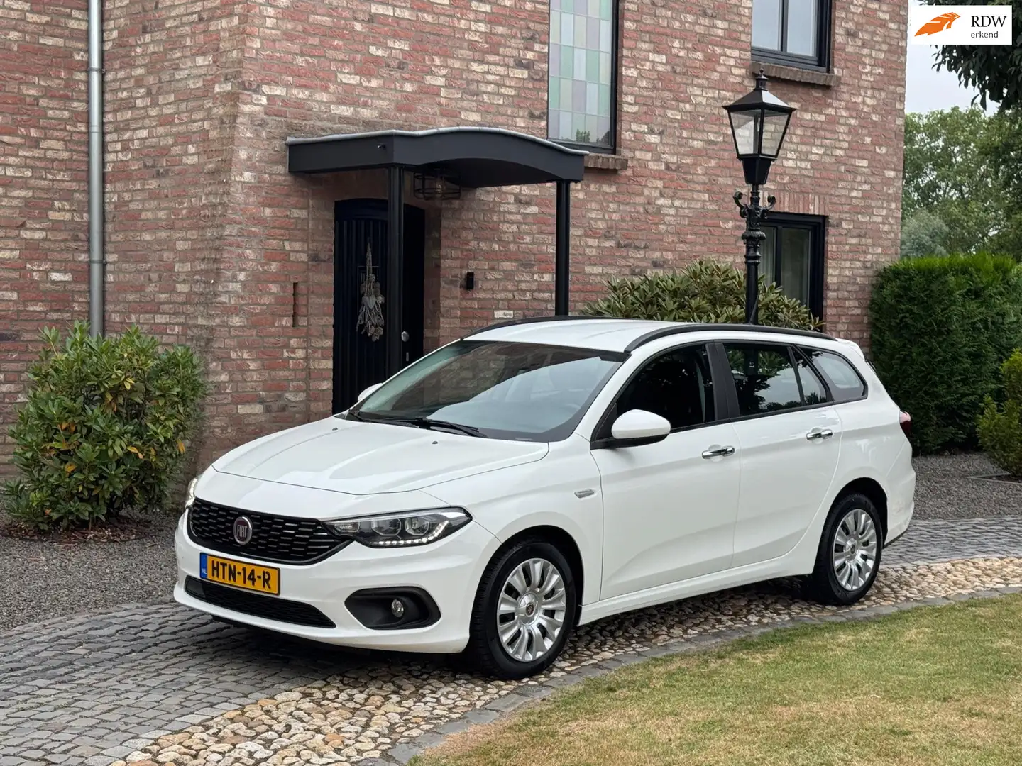 Fiat Tipo Stationwagon 1.4 16v Popstar Airco Navi PDC Wit - 1