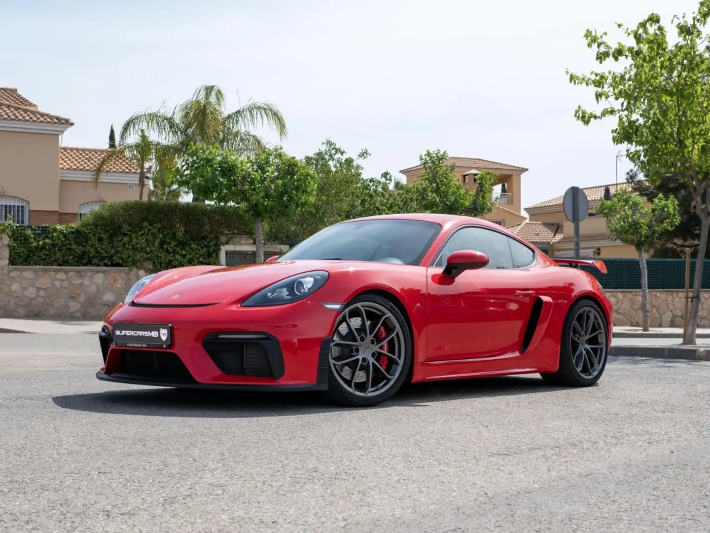 Porsche Cayman GT4 Rood - 1