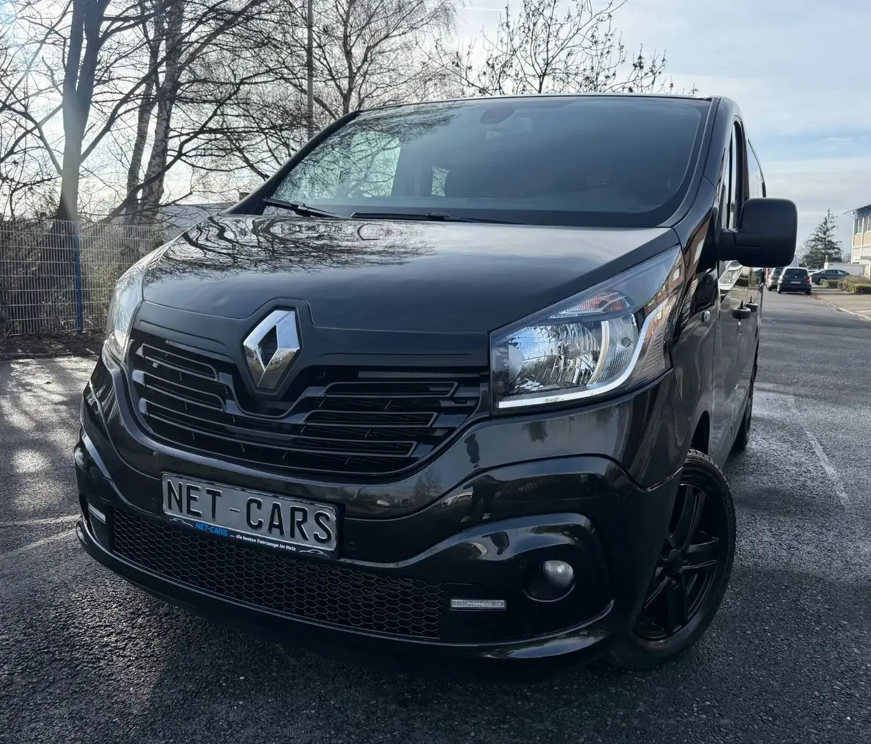 Renault Trafic Kasten L1H1 6-Sitze NAVi+Kamera*AHK*LED* Schwarz - 1