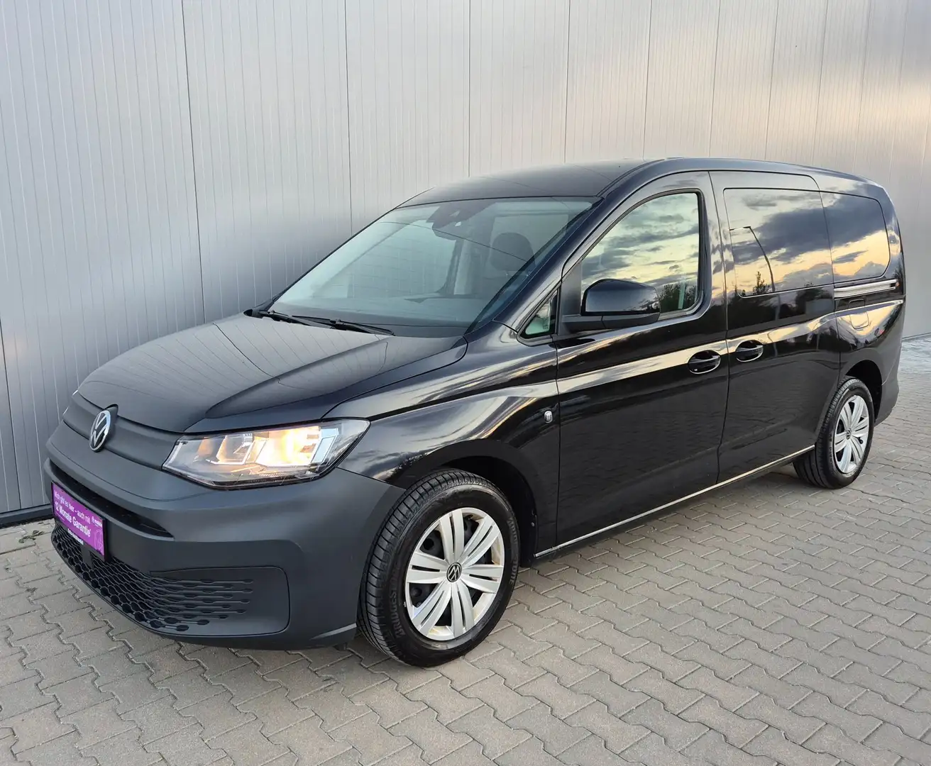 Volkswagen Caddy 1,5 TSI MAXI Schwarz - 1
