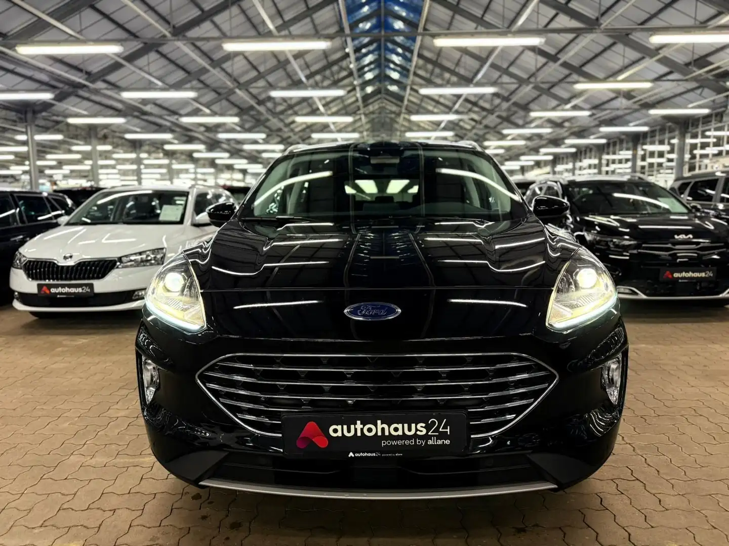 Ford Kuga 2.5 Duratec Hybrid FHEV Titanium Zwart - 2