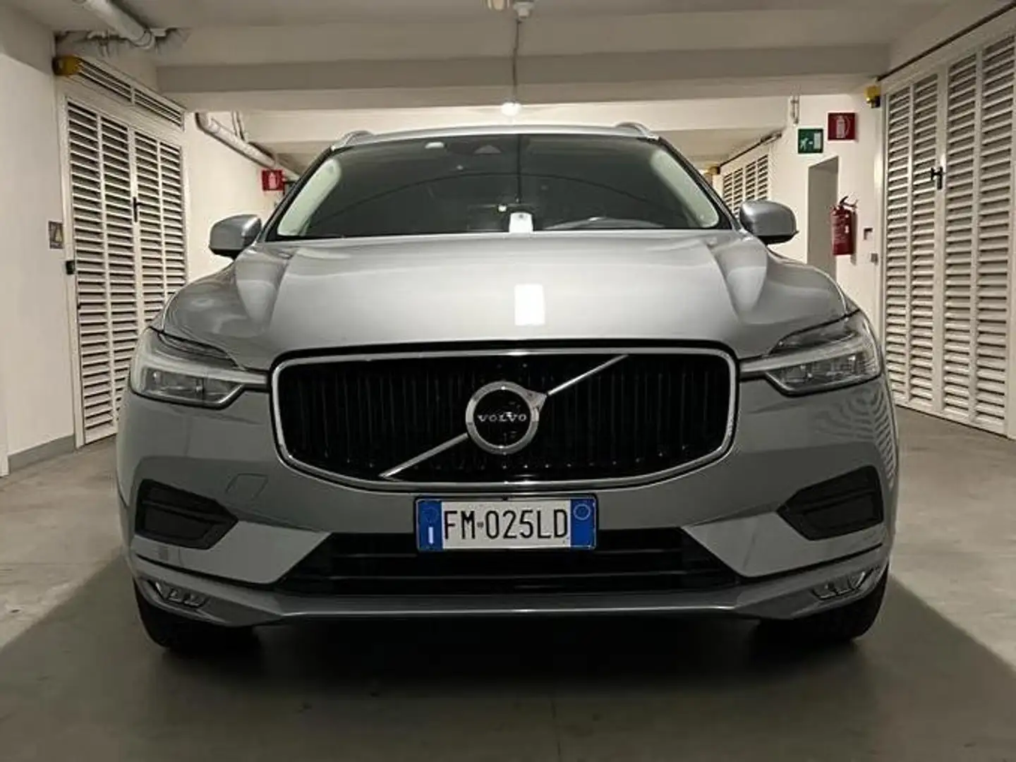 Volvo XC60 XC60 II 2018 2.0 d5 Business awd geartronic Grigio - 2