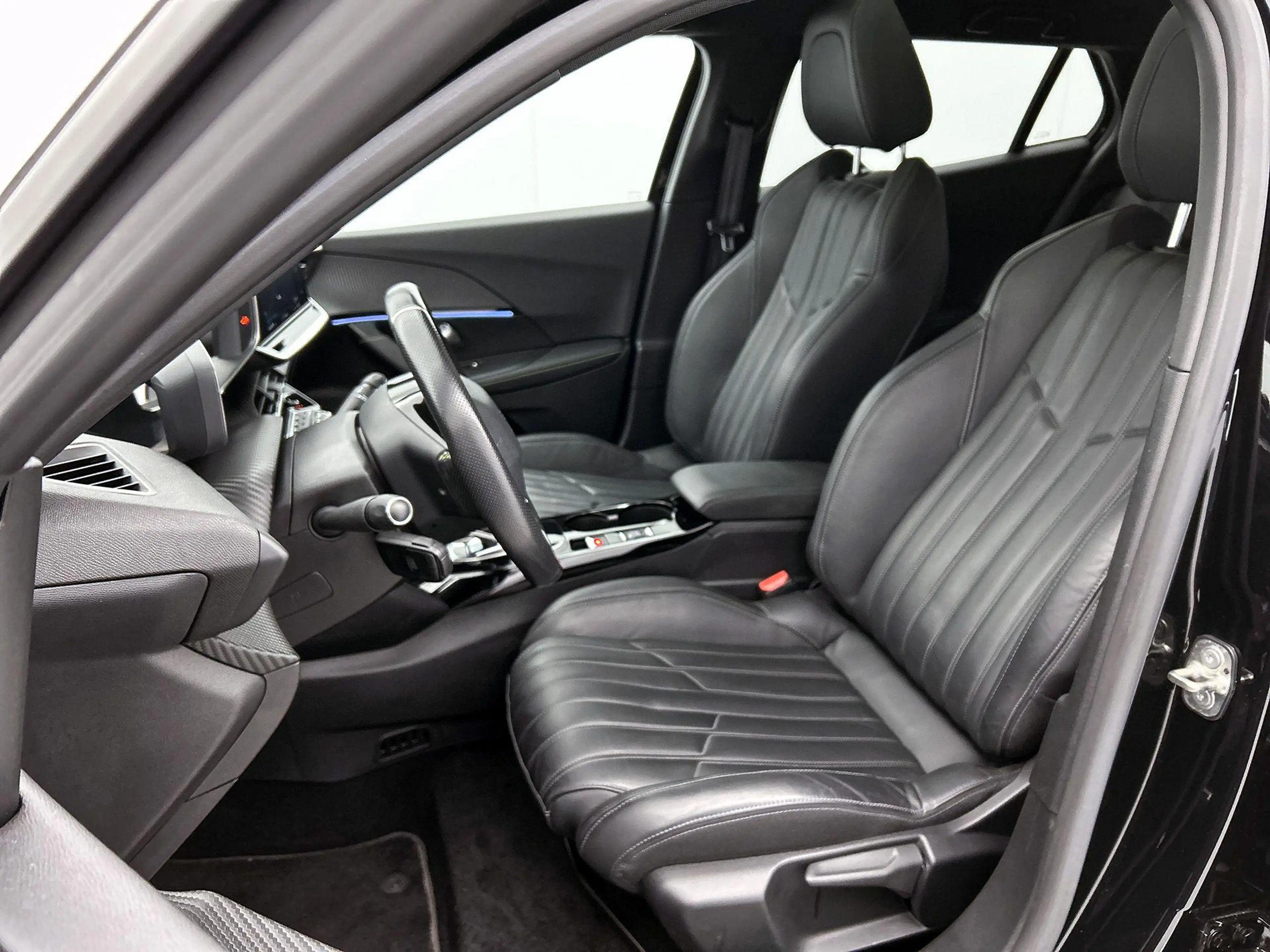 Peugeot e-2008 SUV EV GT Pack 50 kWh 136pk | Accu 92% | Navigatie — photo 11