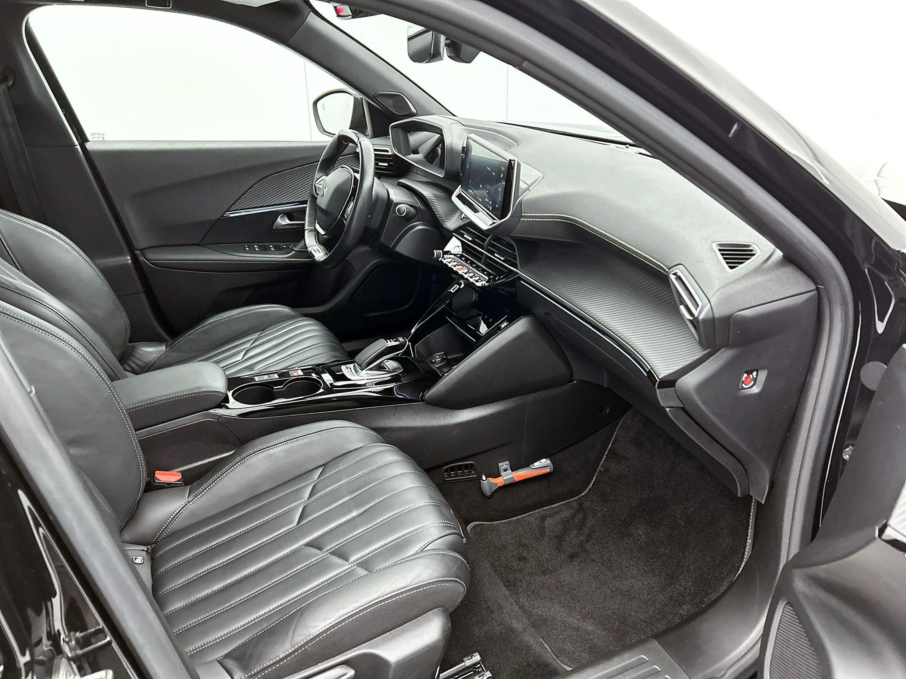 Peugeot e-2008 SUV EV GT Pack 50 kWh 136pk | Accu 92% | Navigatie — photo 15