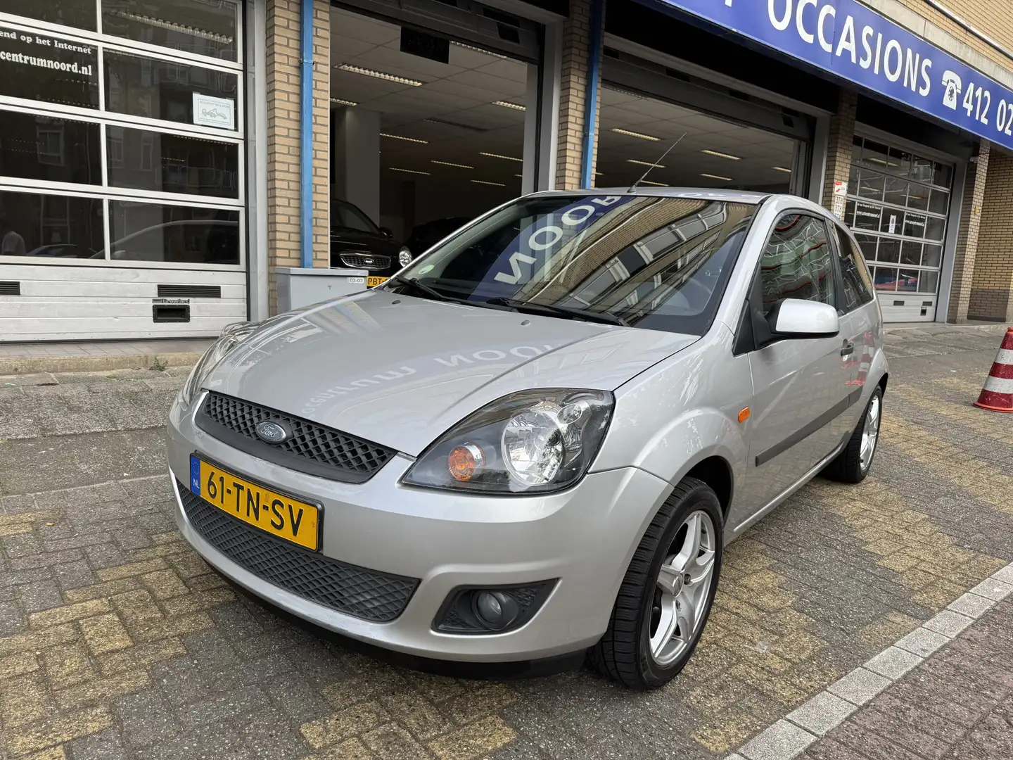 Ford Fiesta 1.4-16V Futura | 1 Eigenaar | Airco | Elektrische Grijs - 2