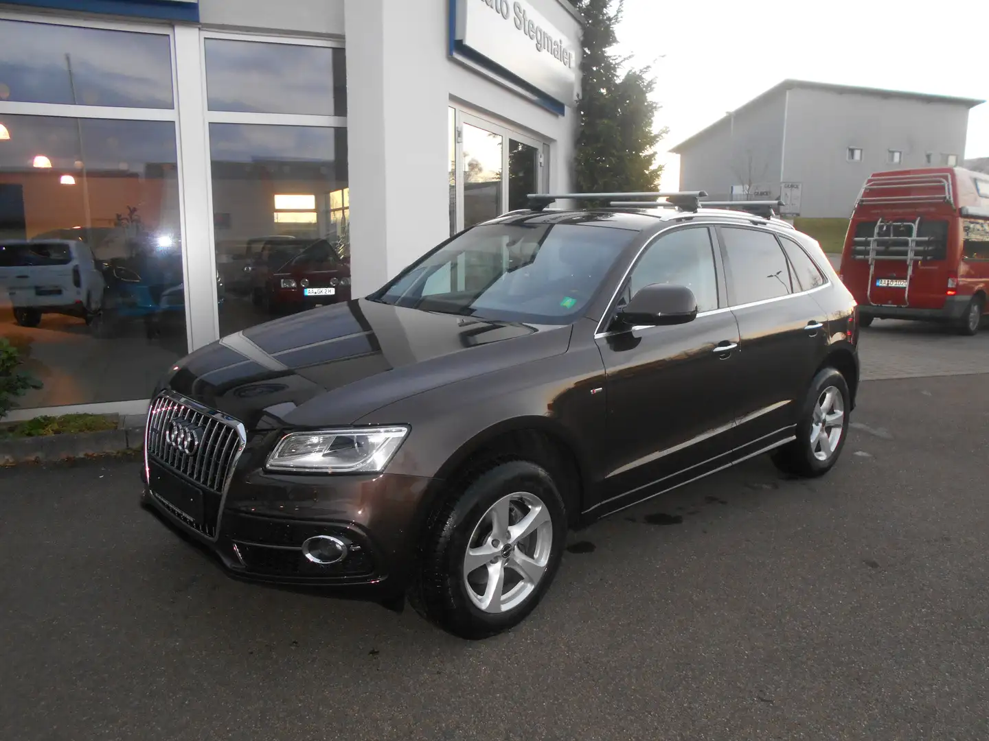 Audi Q5 2.0 TDI (140 kW) quattro S-Line Braun - 1