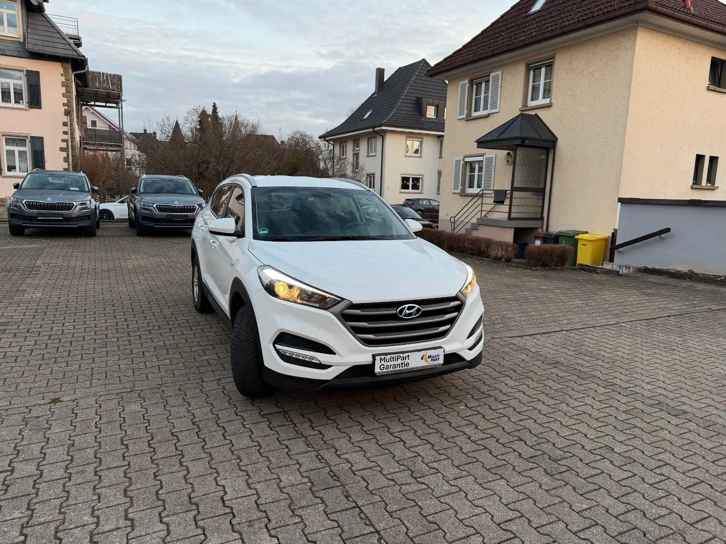 Hyundai TUCSON 1.6  blue Classic 2WD Navigation Weiß - 2