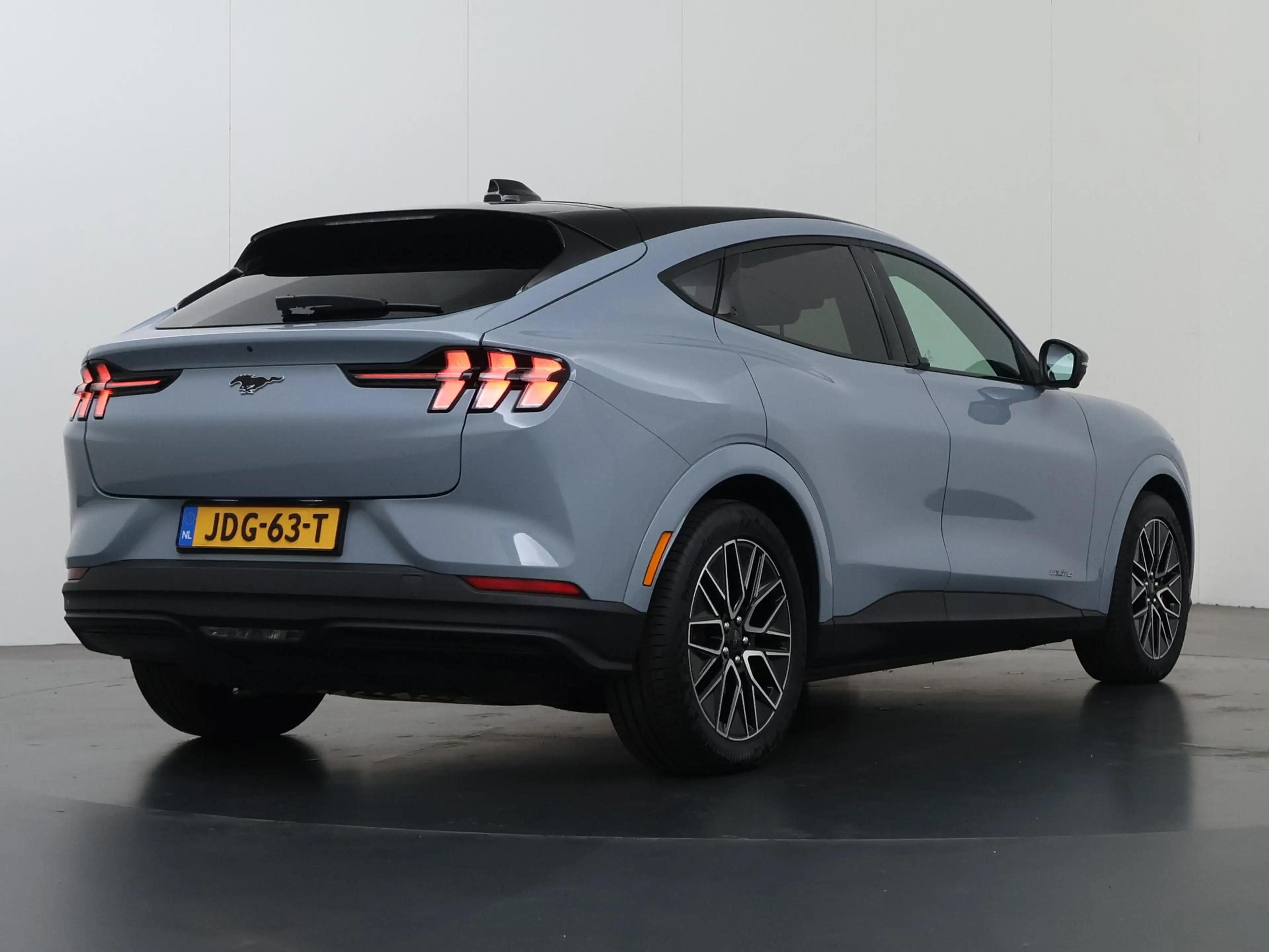 Ford Mustang Mach-E Extended Premium RWD 88 kWh | Technologie-Pakket P — photo 2