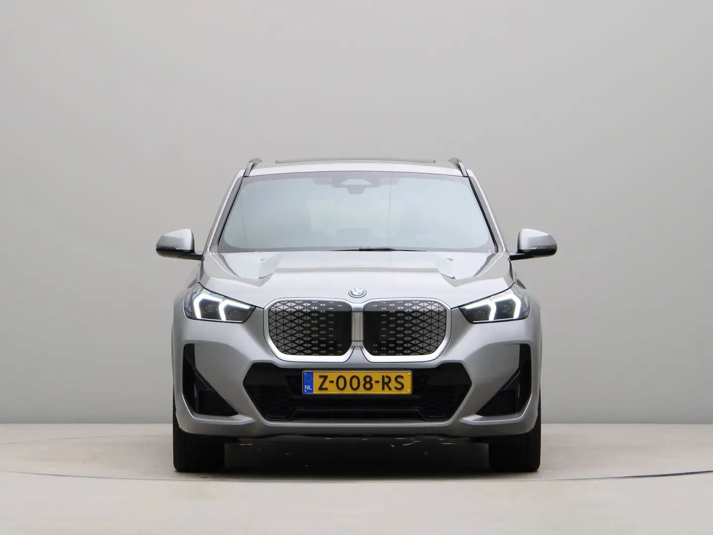 BMW iX1 xDrive30 67 kWh Grijs - 2