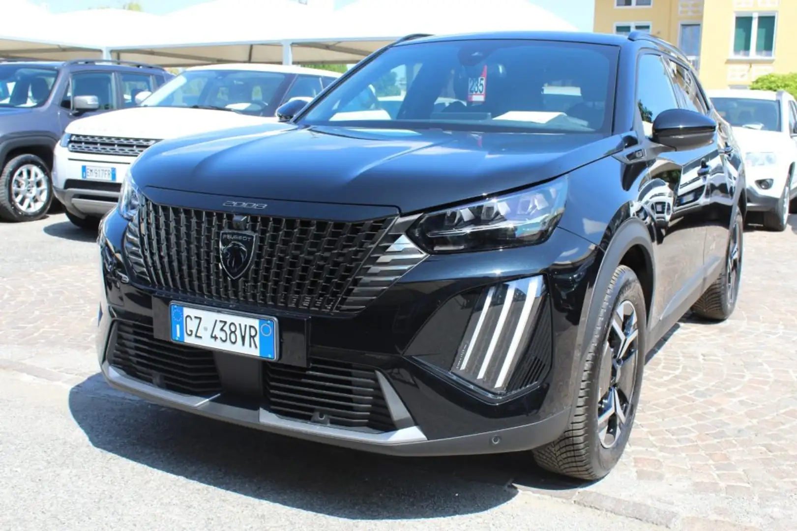 Peugeot 2008 Hybrid 145 e-DCS6 GT Schwarz - 1