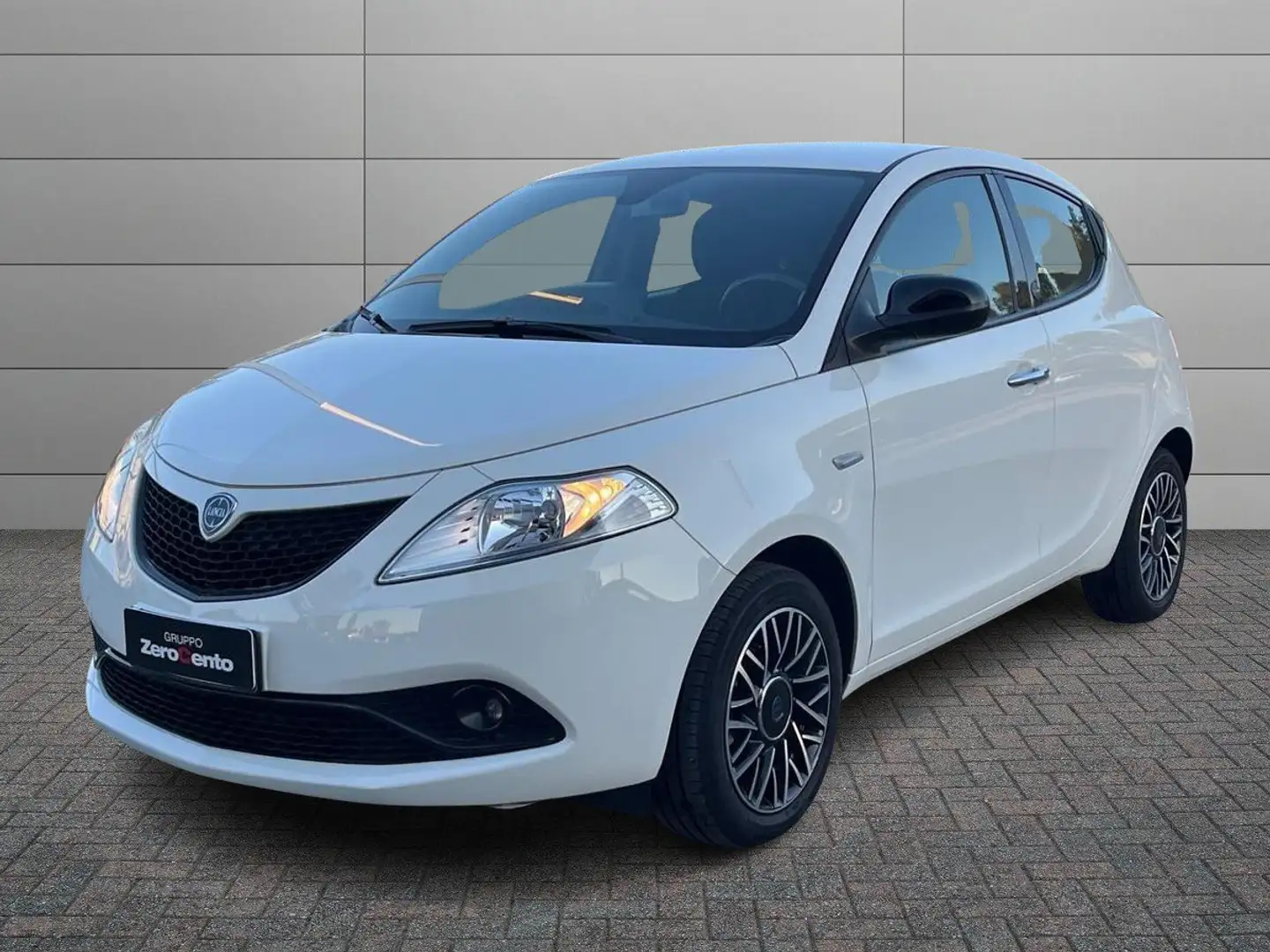 Lancia Ypsilon Ypsilon 1.0 firefly hybrid Gold s&s 70cv Bianco - 1