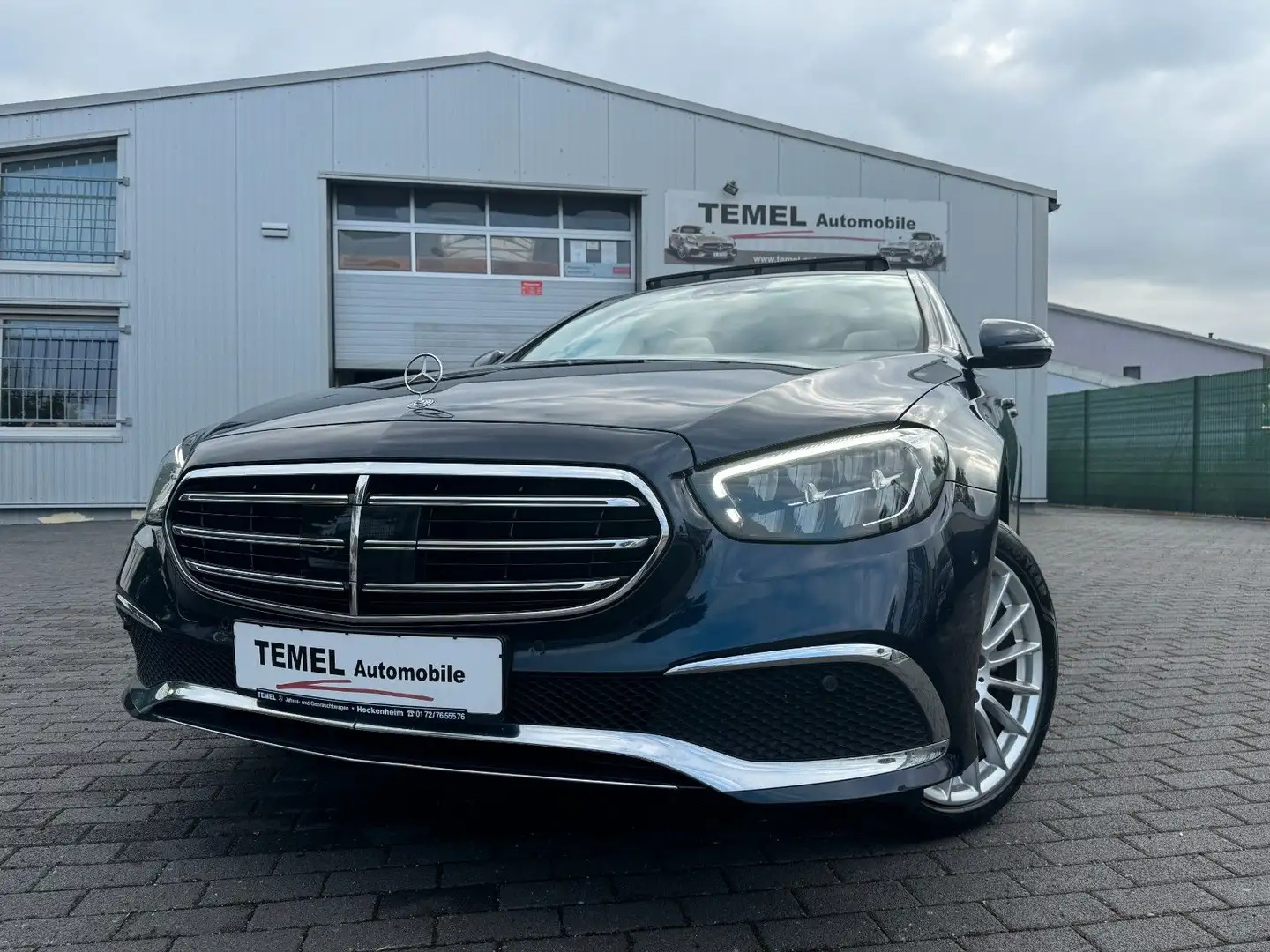 Mercedes-Benz E 220 d 4Matic EXCLUSIVE PANO WIDESCREEN AHK Blau - 1