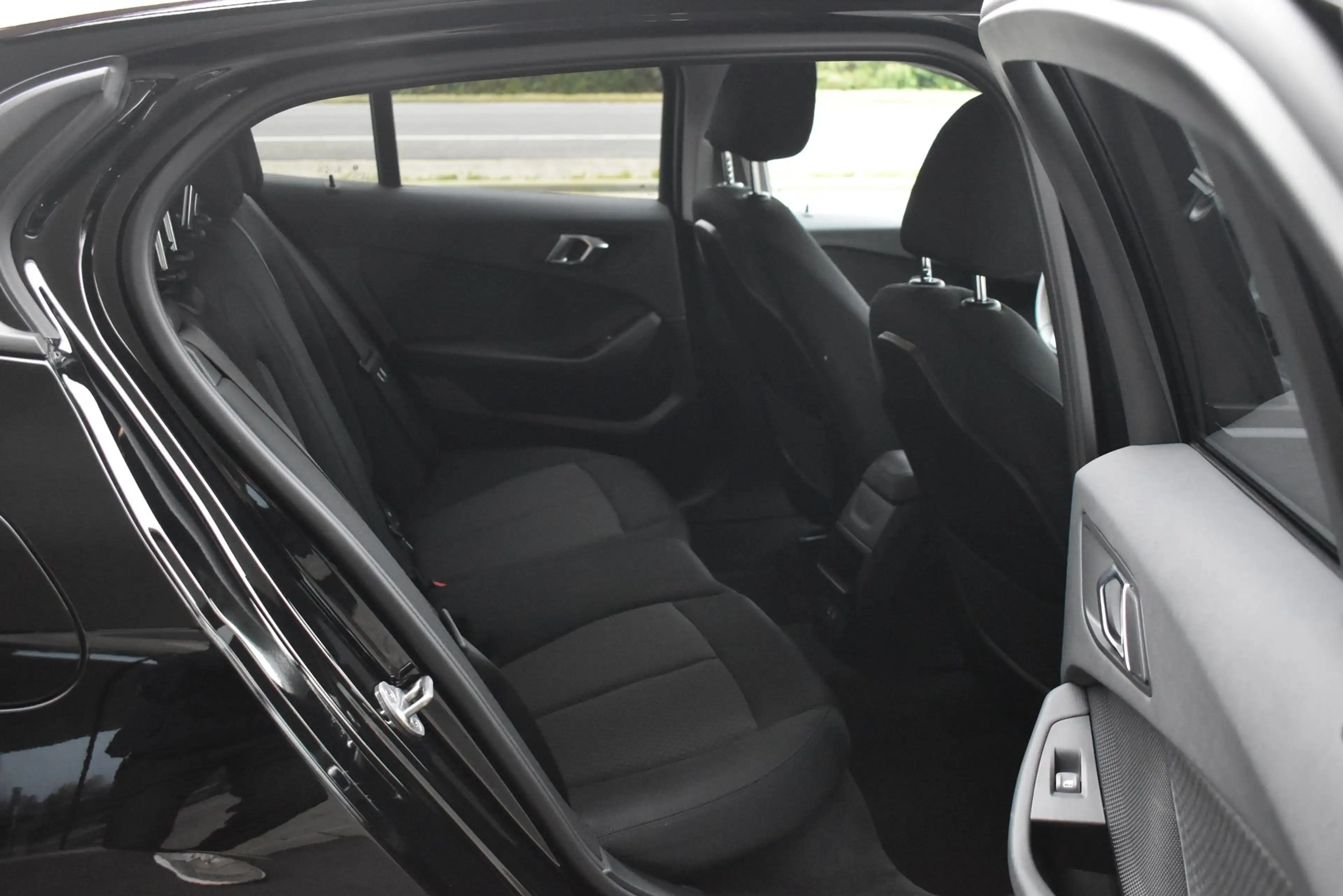 BMW 1er M Coupé AT7 *Navi*FullLed*HeadUpDisplay*Zetelverwarming — photo 15