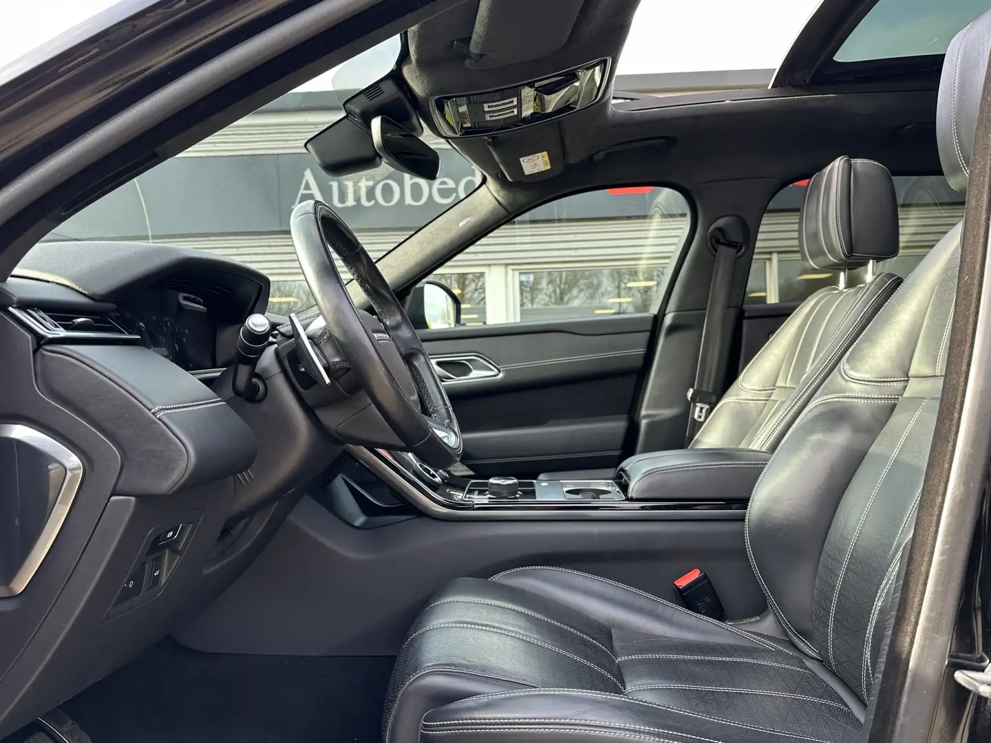 Land Rover Range Rover Velar 3.0 V6 SC AWD R-Dynamic HSE | Massage | Ventilatie Zwart - 2