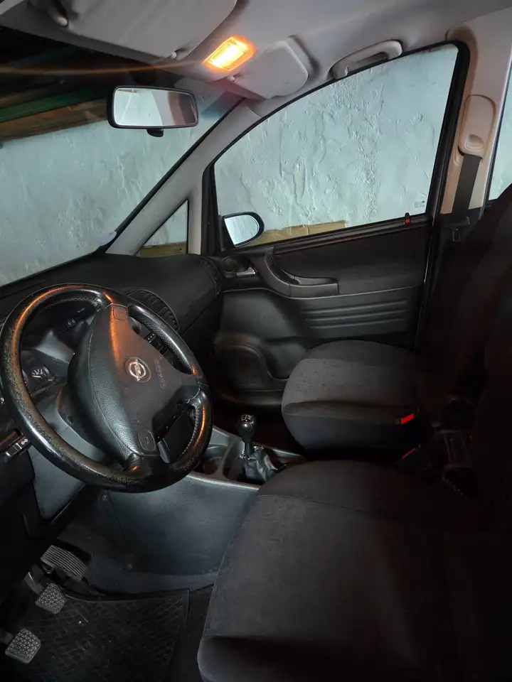 Opel Zafira 1.8 16V Elegance, foto 2