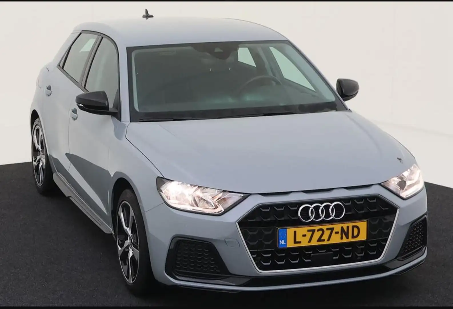 Audi A1 Sportback 25 TFSI 95pk s-tronic epic Grijs - 2