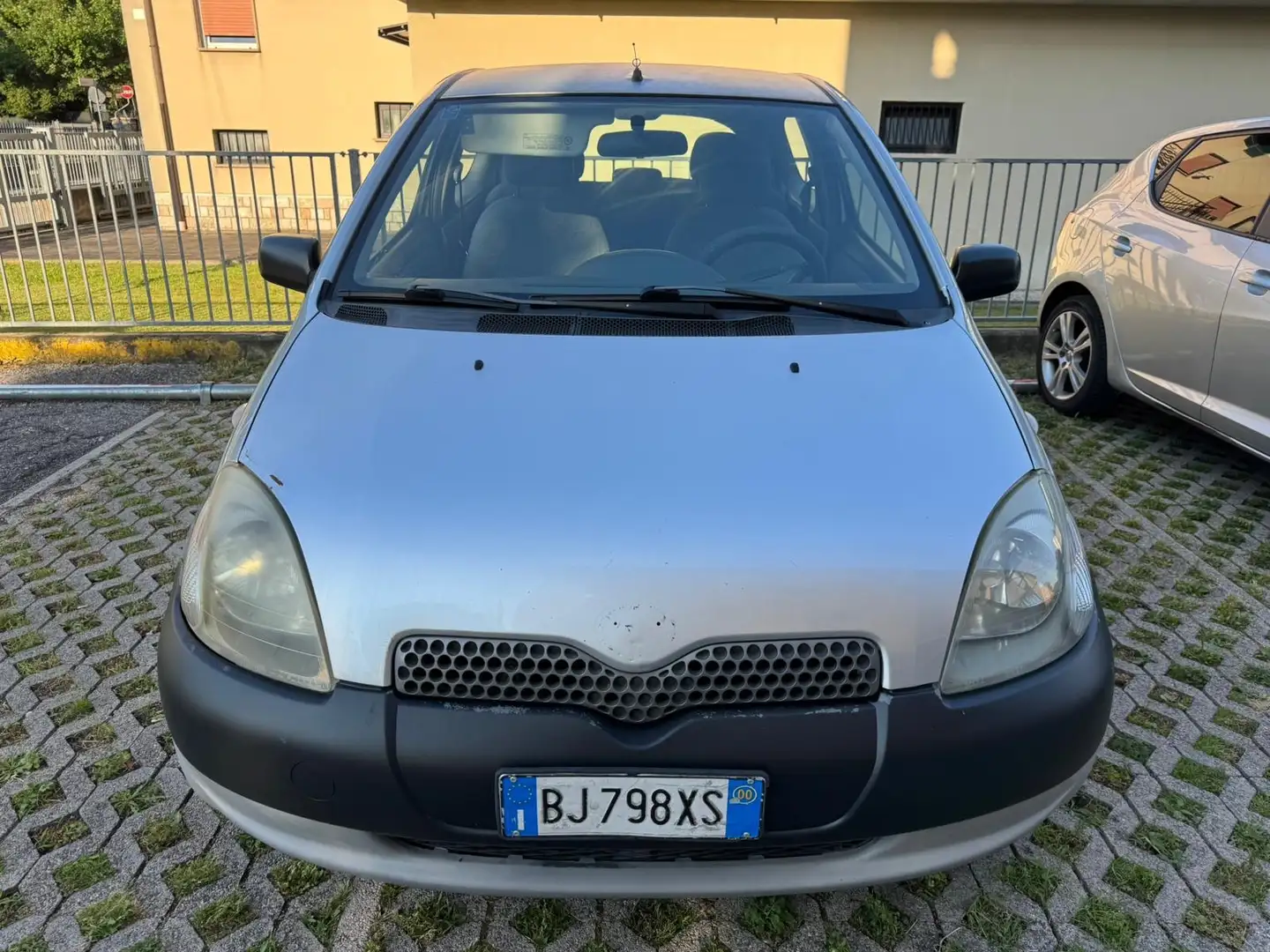Toyota Yaris Grijs - 2