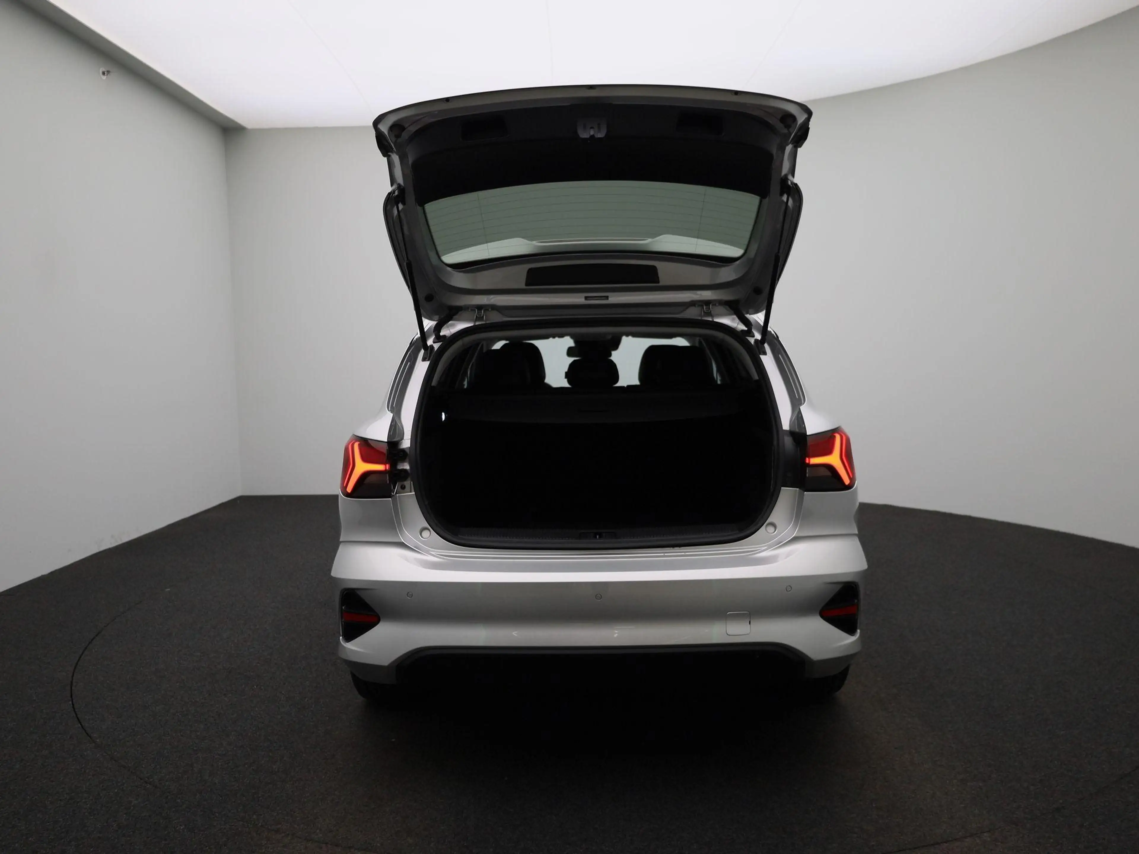 MG MG5 Long Range Luxury 61 kWh — photo 11