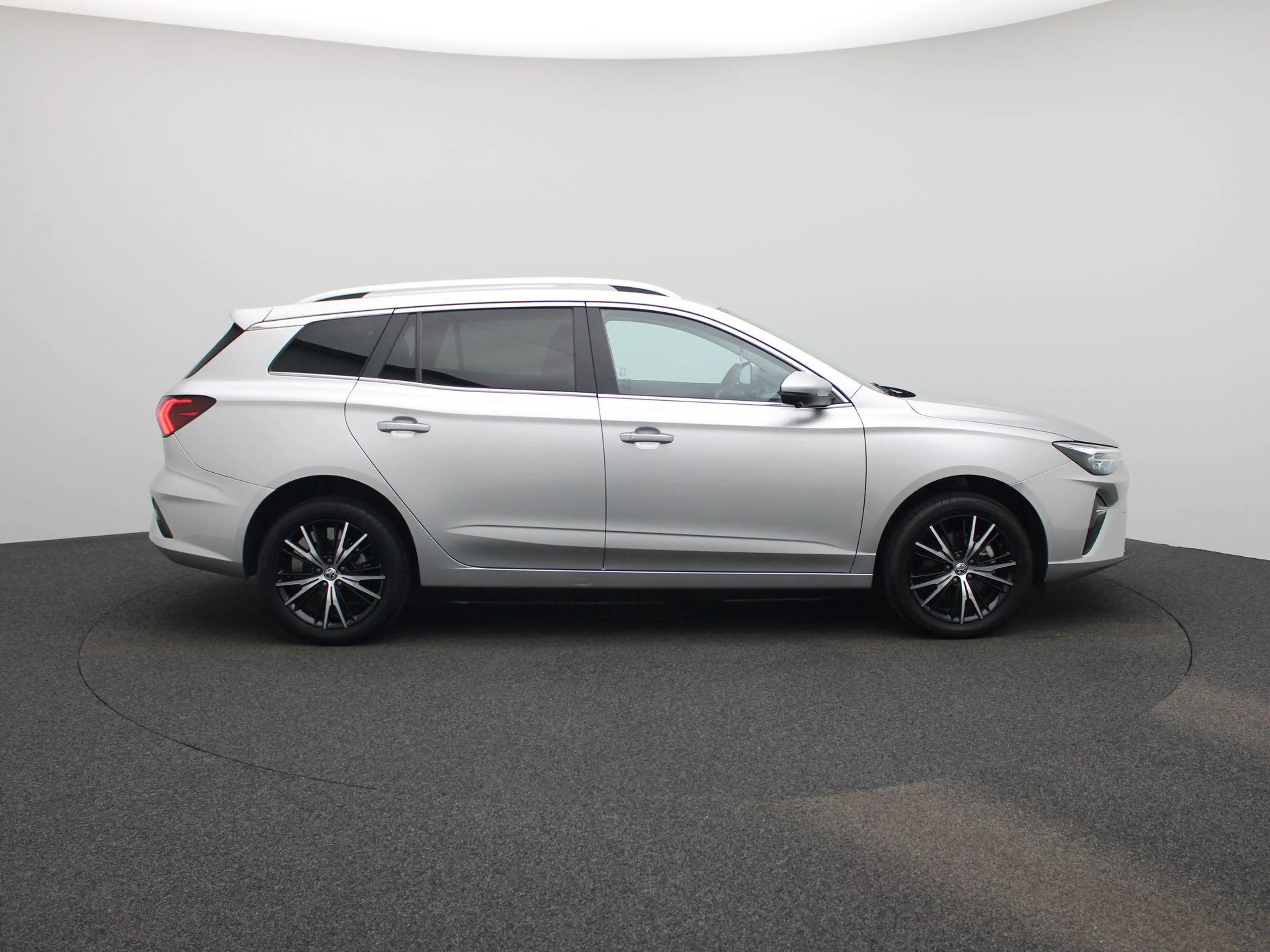 MG MG5 Long Range Luxury 61 kWh — photo 6