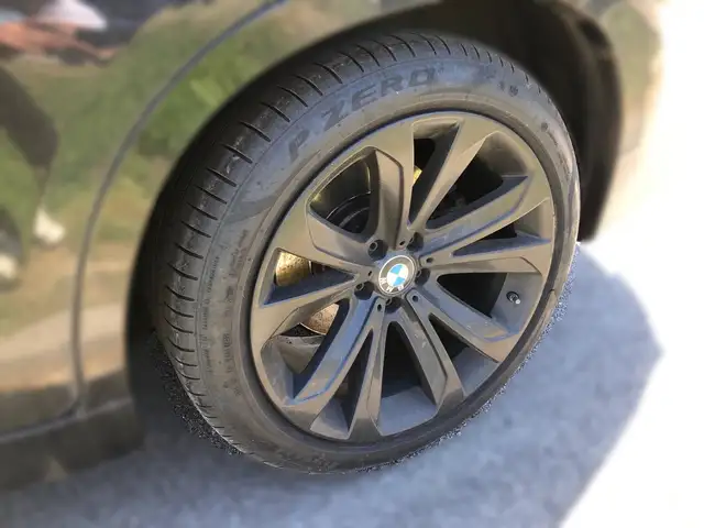 BMW X6 view 3