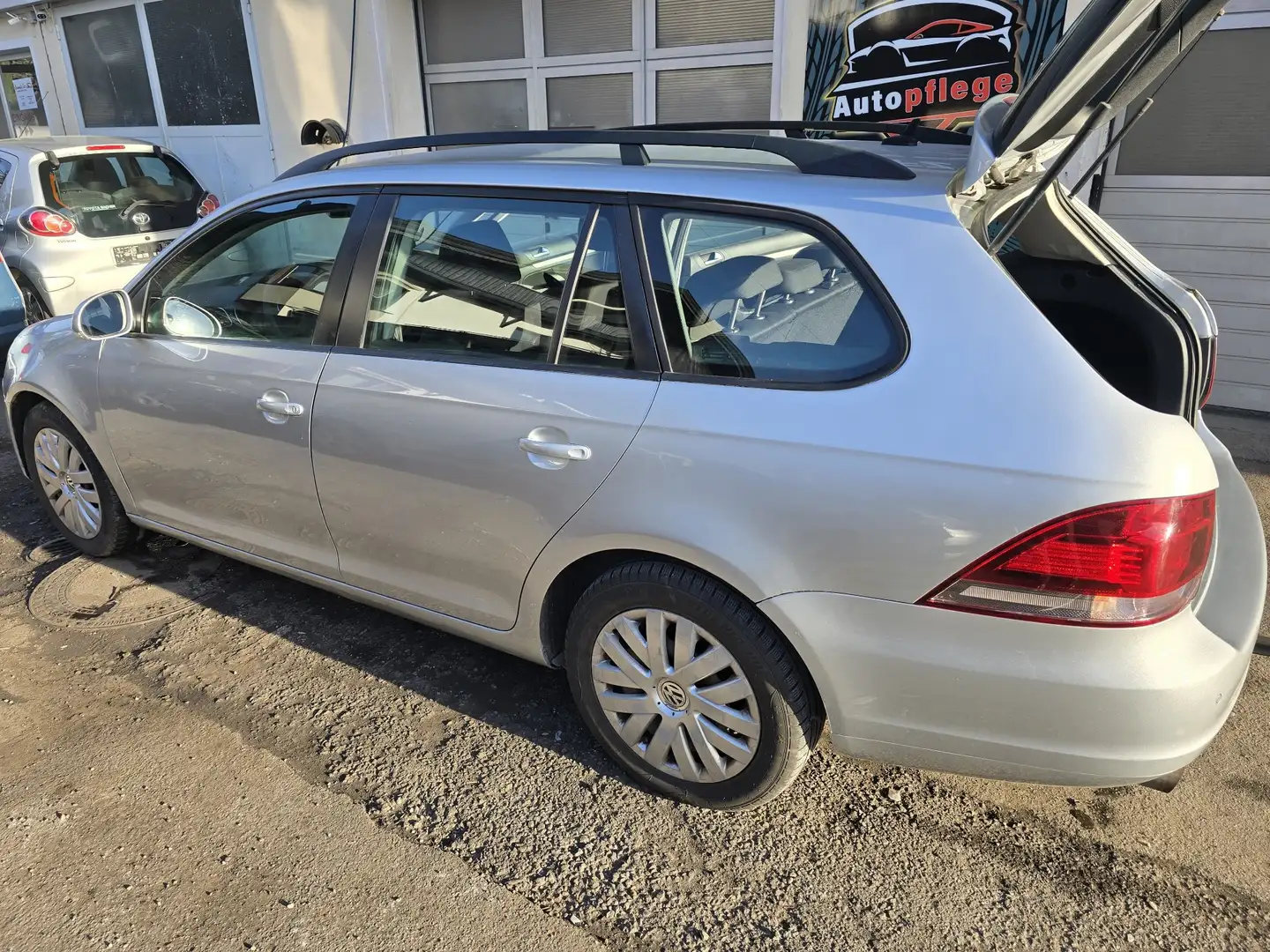 Volkswagen Golf Variant 1.6 TDI DPF 4Motion Comfortline - 2
