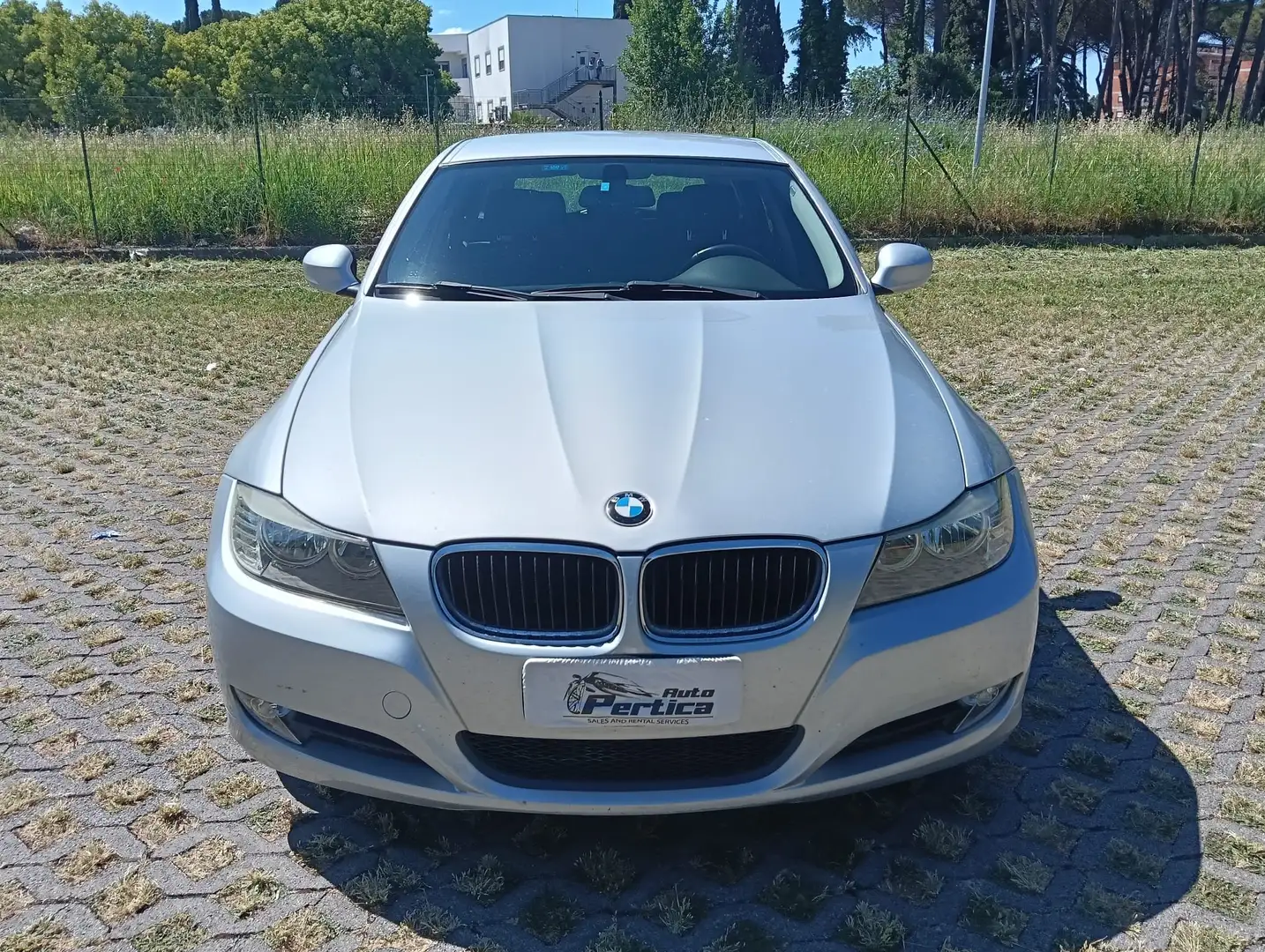 BMW 318 d Touring 2.0 Futura 143cv Full pelle Euro 5A Grigio - 2