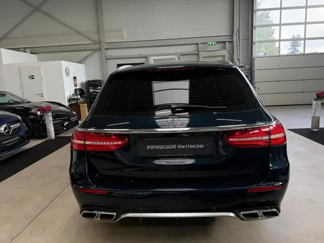 Mercedes-Benz E Class view 11