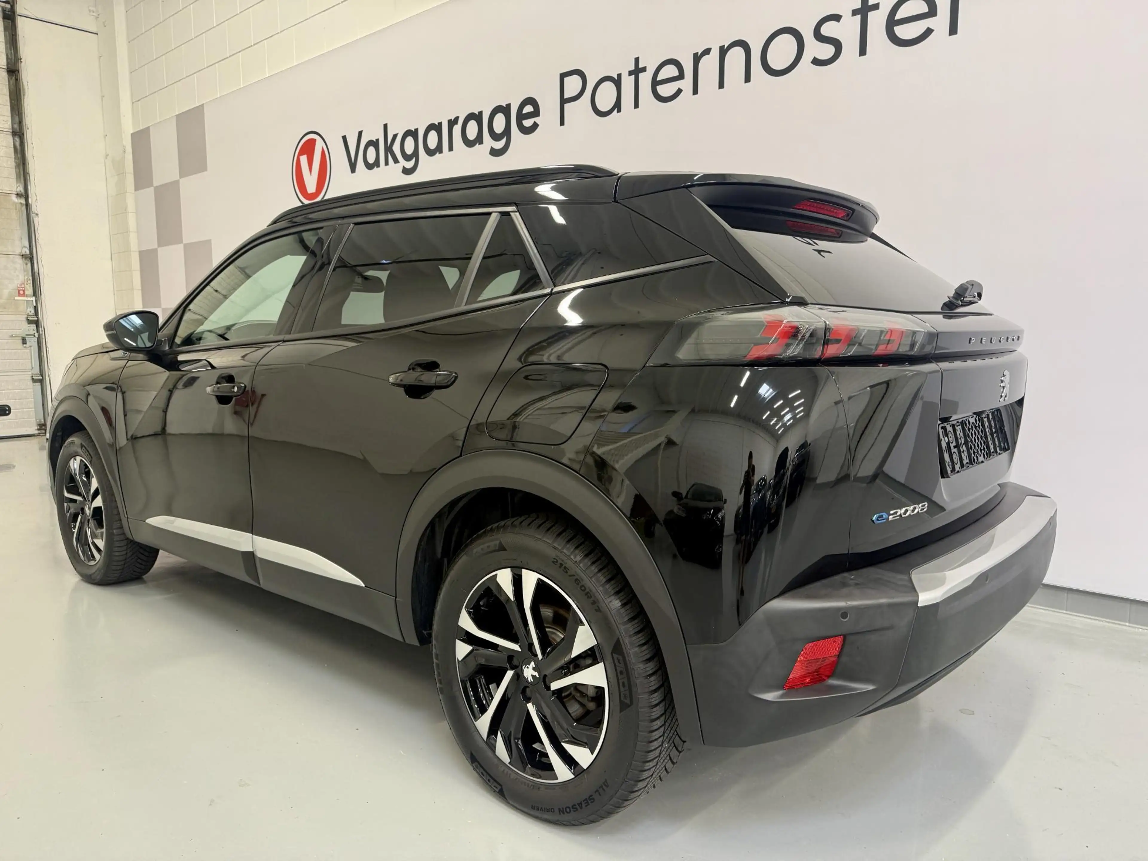 Peugeot e-2008 EV Allure 50 kWh Carplay / PDC / Camera / Bovag ga — photo 7