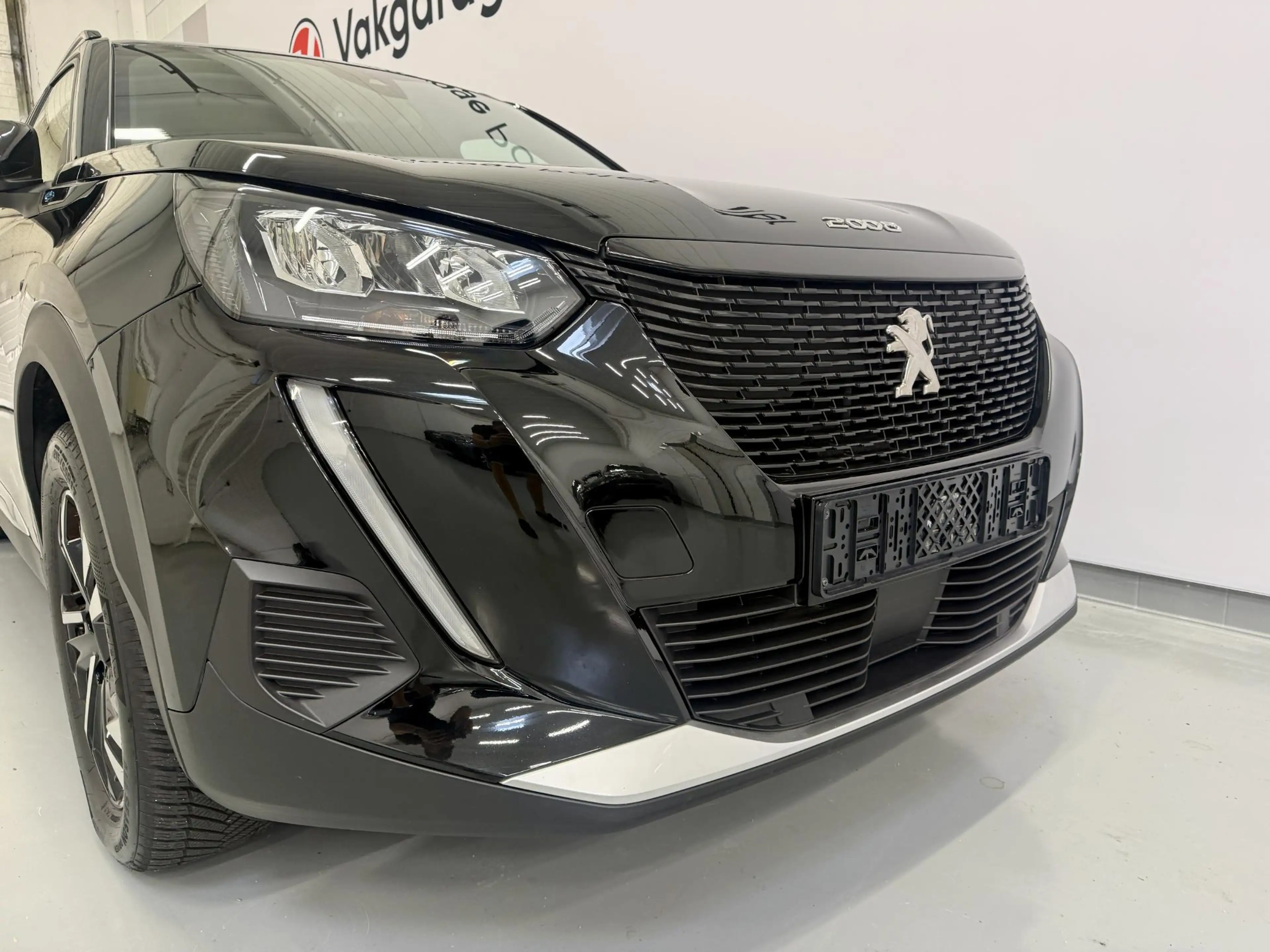 Peugeot e-2008 EV Allure 50 kWh Carplay / PDC / Camera / Bovag ga — photo 8