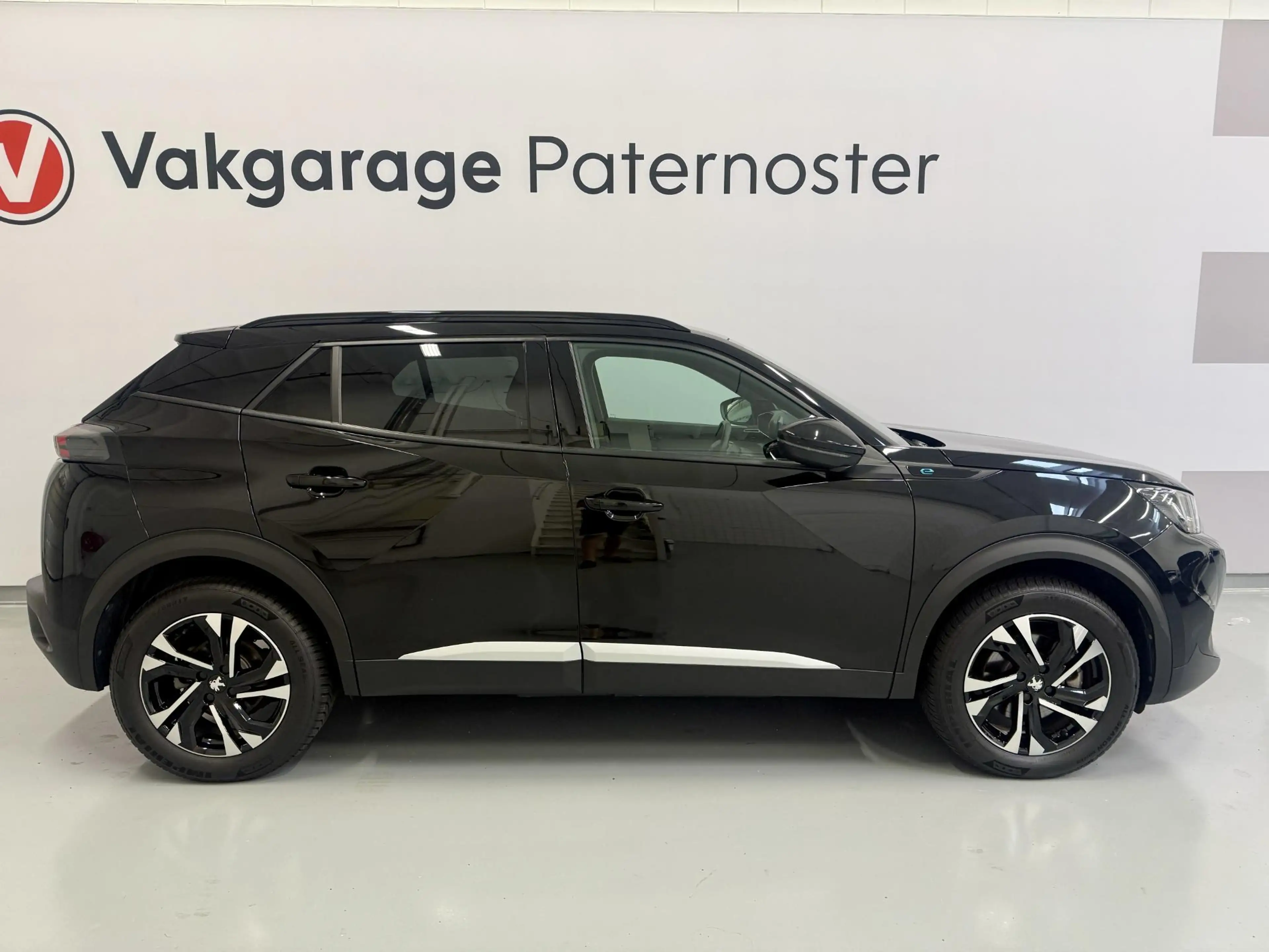 Peugeot e-2008 EV Allure 50 kWh Carplay / PDC / Camera / Bovag ga — photo 2