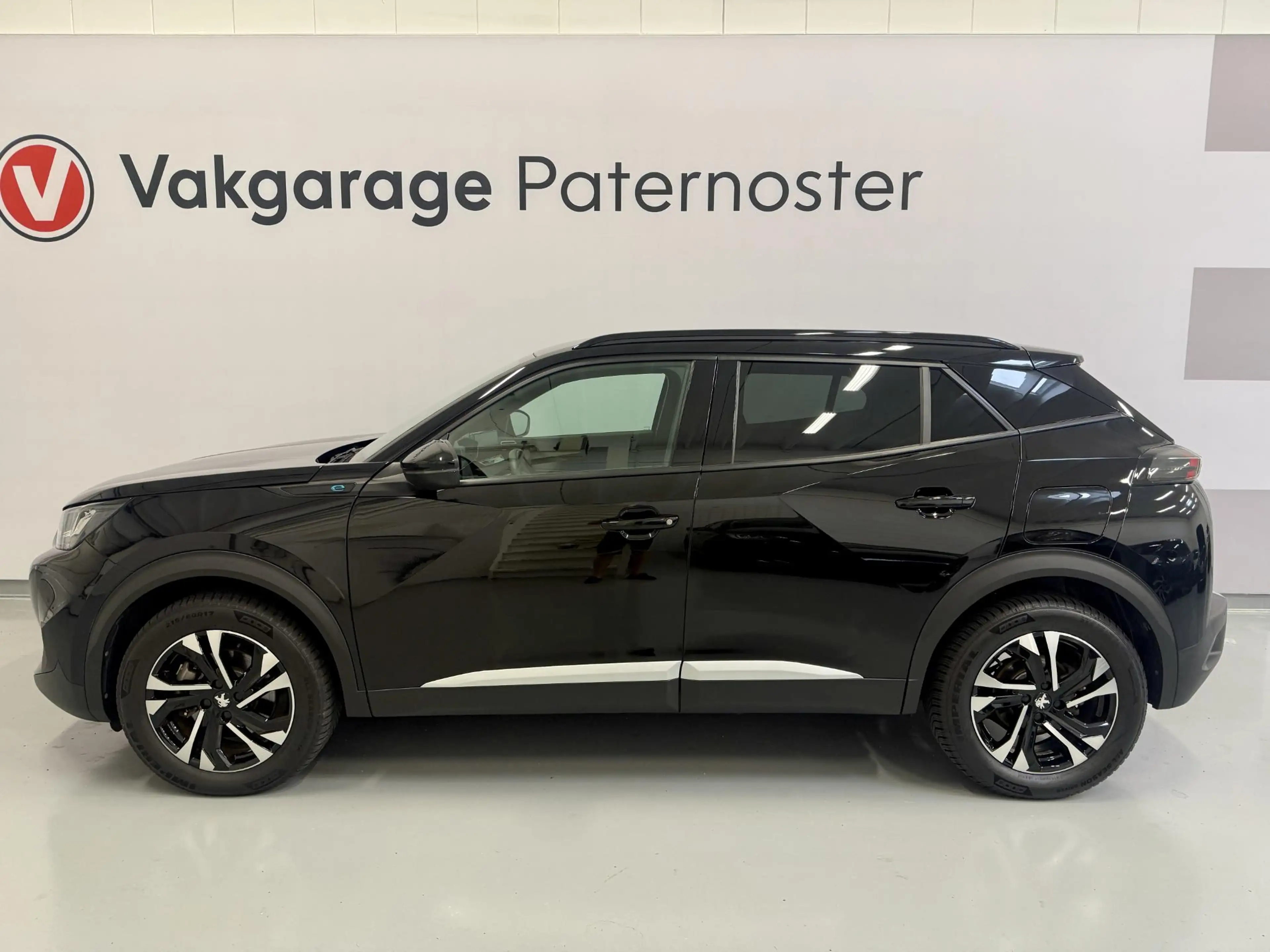 Peugeot e-2008 EV Allure 50 kWh Carplay / PDC / Camera / Bovag ga — photo 6