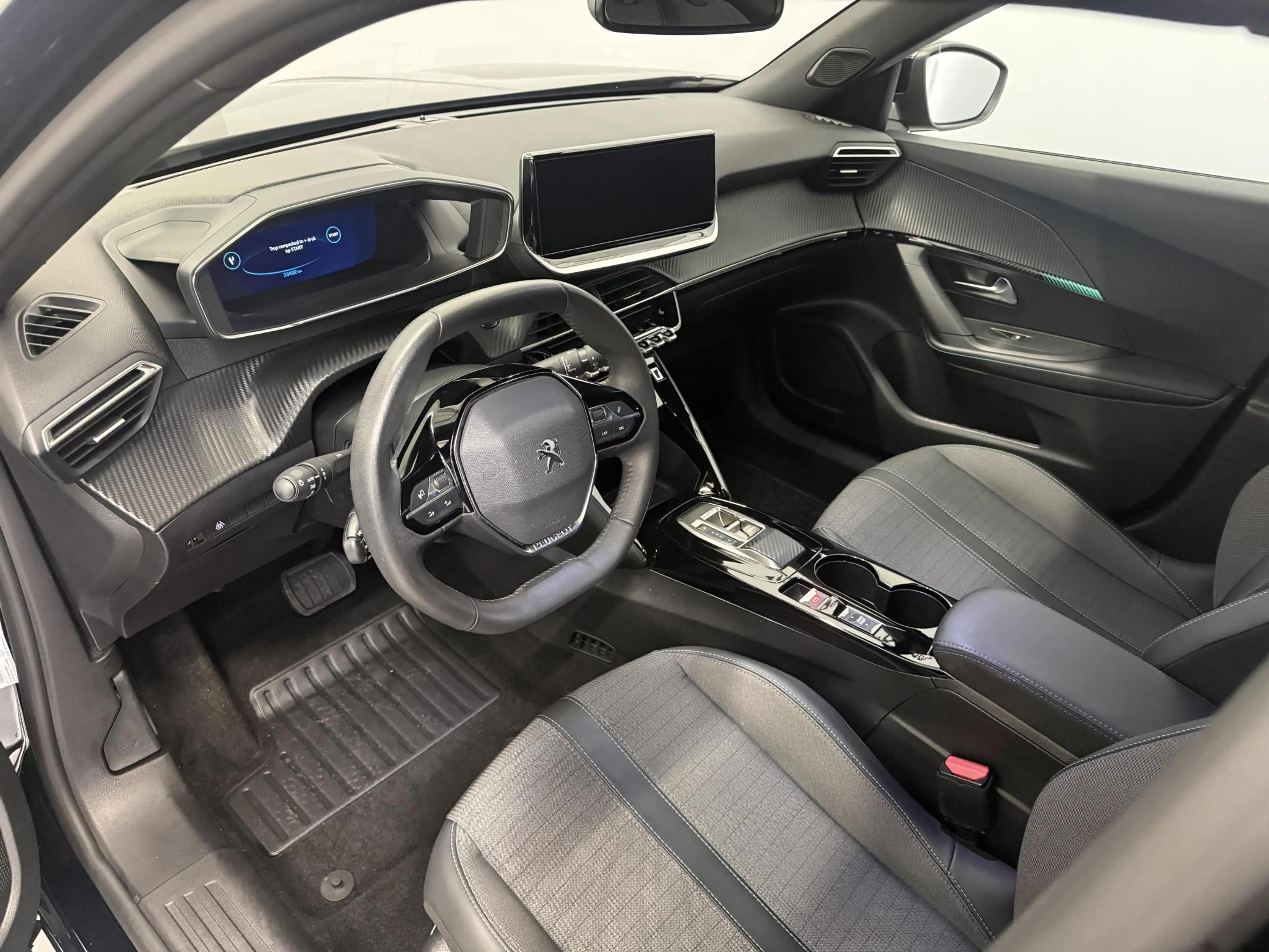Peugeot e-2008 EV Allure 50 kWh Carplay / PDC / Camera / Bovag ga — photo 4