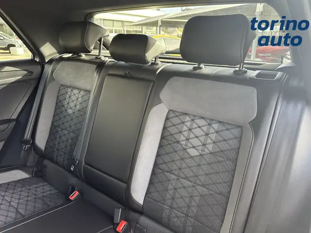 Volkswagen T-Roc view 12