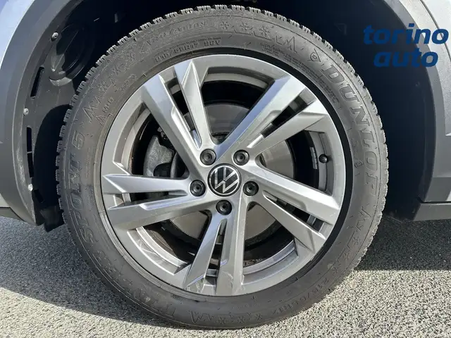 Volkswagen T-Roc view 9