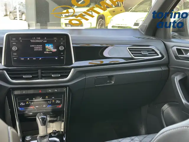 Volkswagen T-Roc view 15