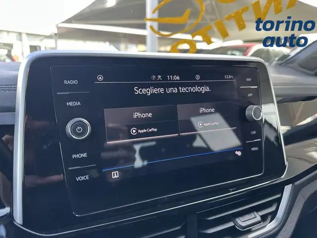 Volkswagen T-Roc view 21