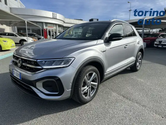 Volkswagen T-Roc view 3
