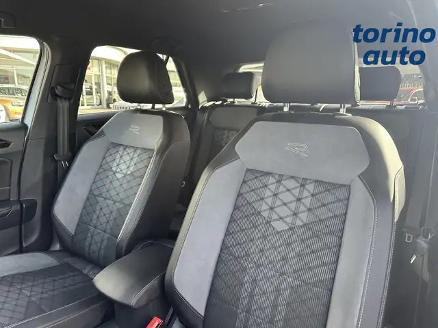 Volkswagen T-Roc view 11