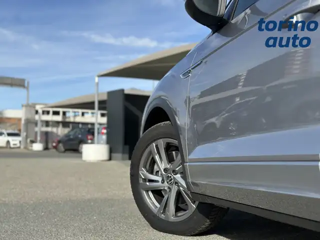 Volkswagen T-Roc view 10