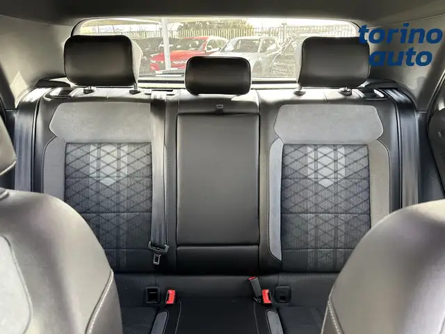 Volkswagen T-Roc view 13