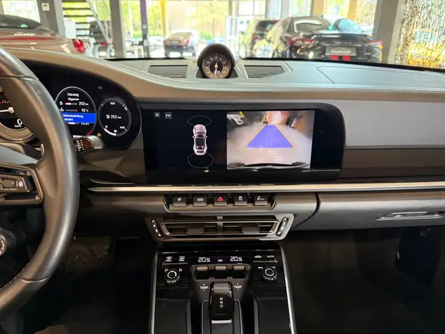 Porsche 911 view 17