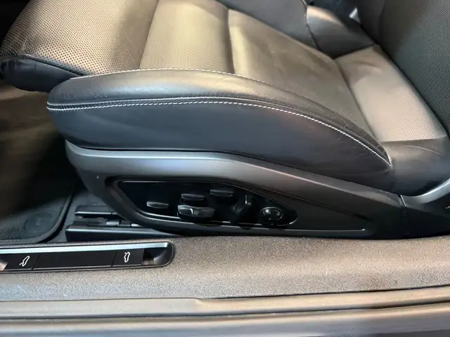 Porsche 911 view 23
